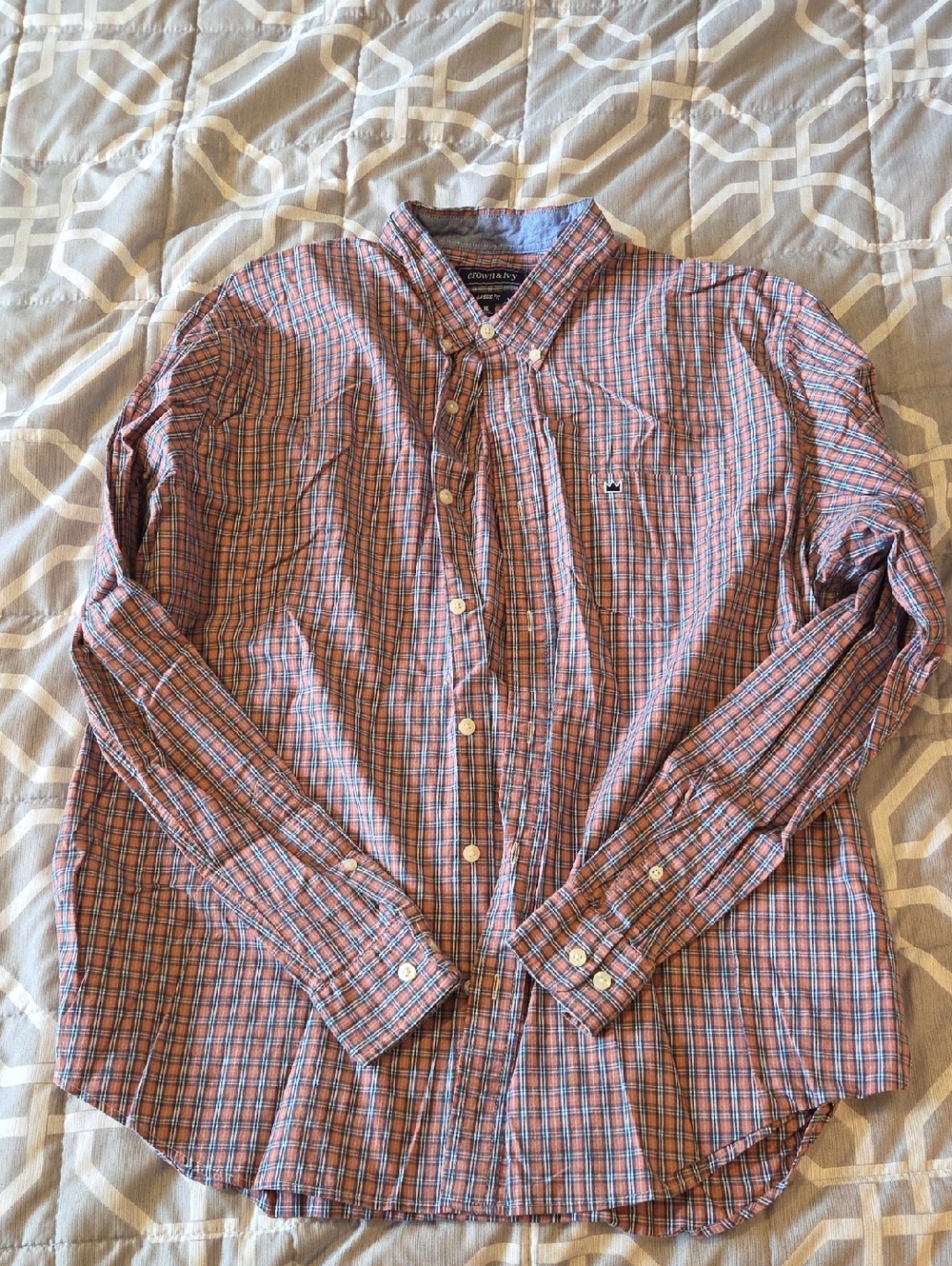 crown & ivy Men’s Button-Down Plaid Shirt in Red and Blue